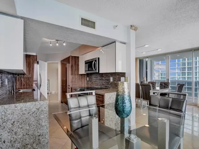 3-bedroom condo for rent in Sunny Isles Beach - 16711 Collins Ave 1208 - MondialRealty