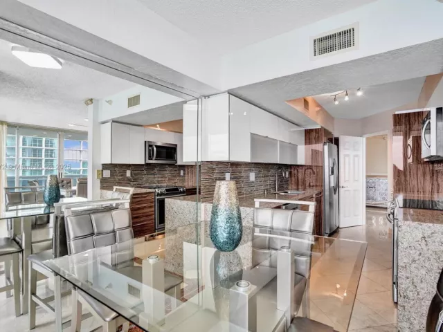 3-bedroom condo for rent in Sunny Isles Beach - 16711 Collins Ave 1208 - MondialRealty
