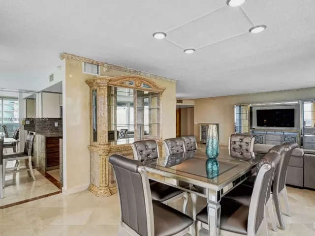 3-bedroom condo for rent in Sunny Isles Beach - 16711 Collins Ave 1208 - MondialRealty