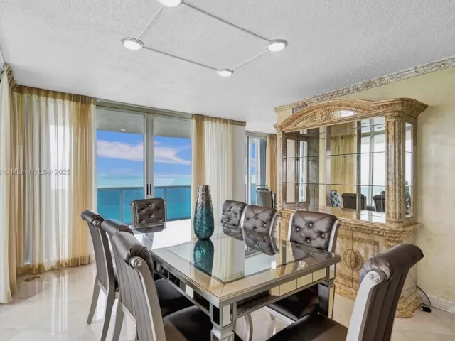 3-bedroom condo for rent in Sunny Isles Beach - 16711 Collins Ave 1208 - MondialRealty