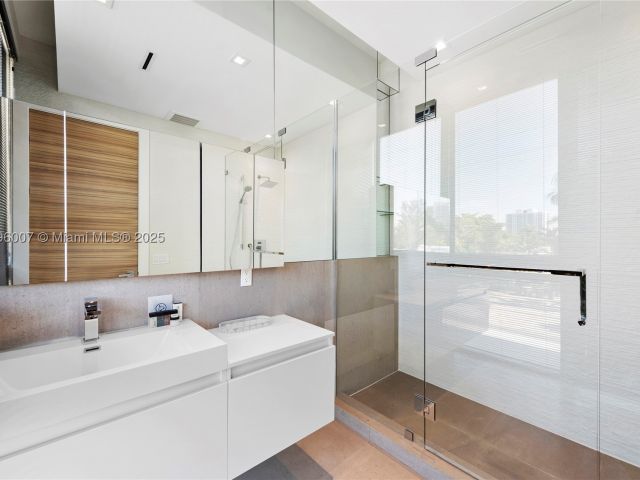 6-bedroom home for sale in Hallandale Beach - 418 Sunset Dr - MondialRealty