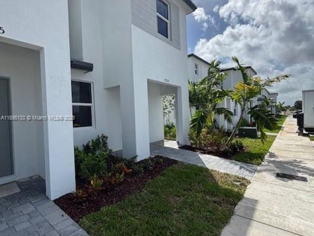 3-bedroom home for rent in Homestead - 27709 SW 155 CT - MondialRealty