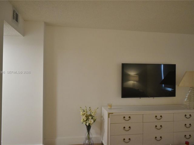 1-bedroom condo for rent in Hallandale Beach - 1865 S Ocean Dr 14N - MondialRealty