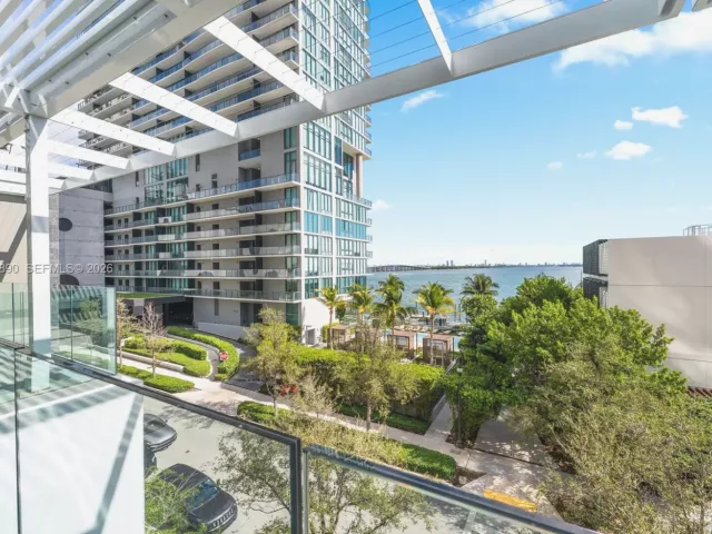 3-bedroom condo for sale in Miami - 650 NE 32nd St BH7 - MondialRealty