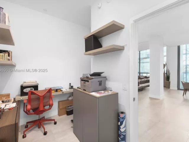 3-bedroom condo for sale in Miami - 650 NE 32nd St BH7 - MondialRealty