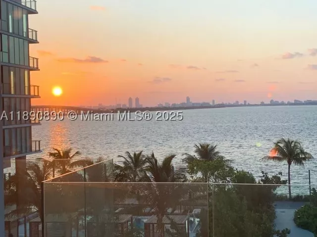 3-bedroom condo for sale in Miami - 650 NE 32nd St BH7 - MondialRealty