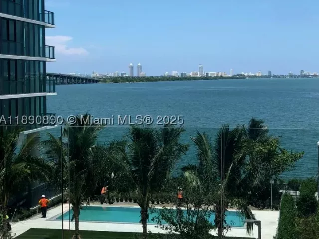 3-bedroom condo for sale in Miami - 650 NE 32nd St BH7 - MondialRealty