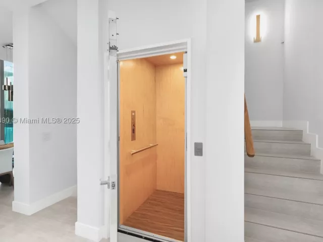 3-bedroom condo for sale in Miami - 650 NE 32nd St BH7 - MondialRealty