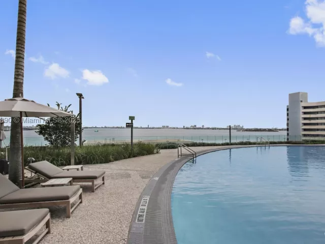 3-bedroom condo for sale in Miami - 650 NE 32nd St BH7 - MondialRealty