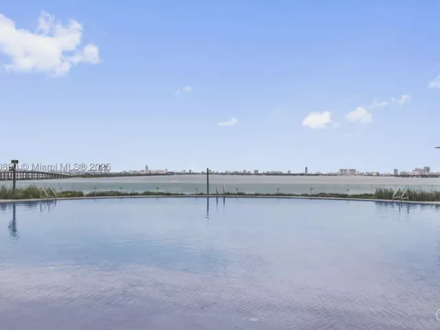 3-bedroom condo for sale in Miami - 650 NE 32nd St BH7 - MondialRealty