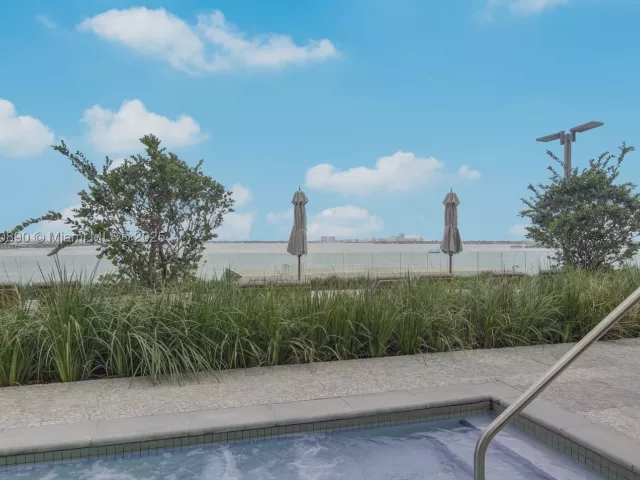 3-bedroom condo for sale in Miami - 650 NE 32nd St BH7 - MondialRealty