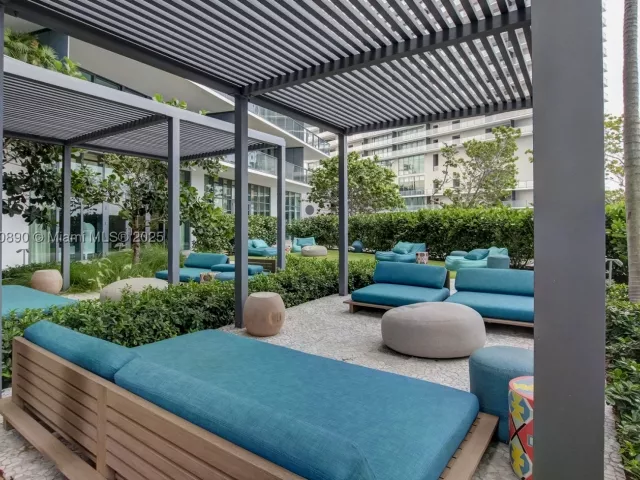 3-bedroom condo for sale in Miami - 650 NE 32nd St BH7 - MondialRealty