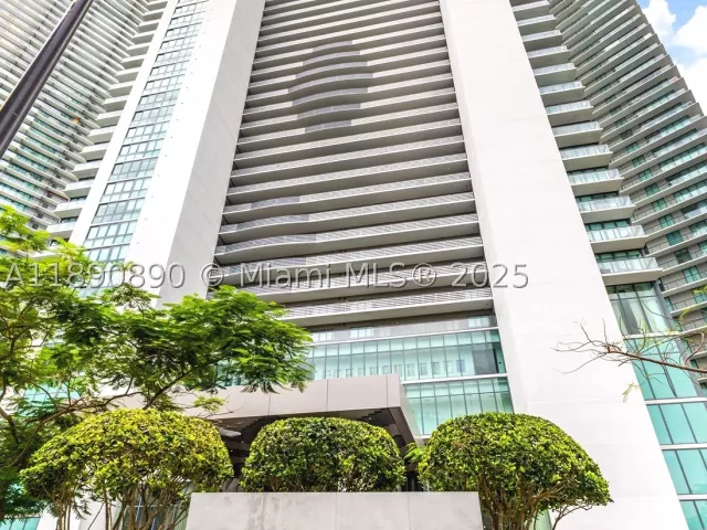 3-bedroom condo for sale in Miami - 650 NE 32nd St BH7 - MondialRealty