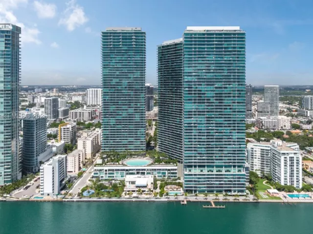 3-bedroom condo for sale in Miami - 650 NE 32nd St BH7 - MondialRealty