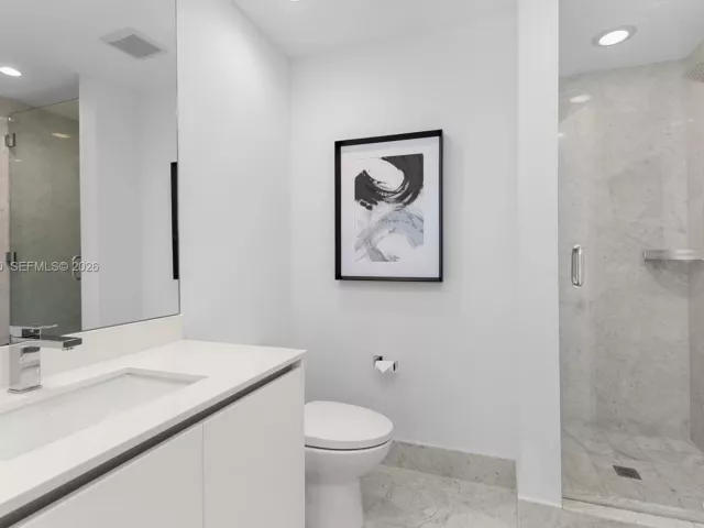 3-bedroom condo for sale in Miami - 650 NE 32nd St BH7 - MondialRealty
