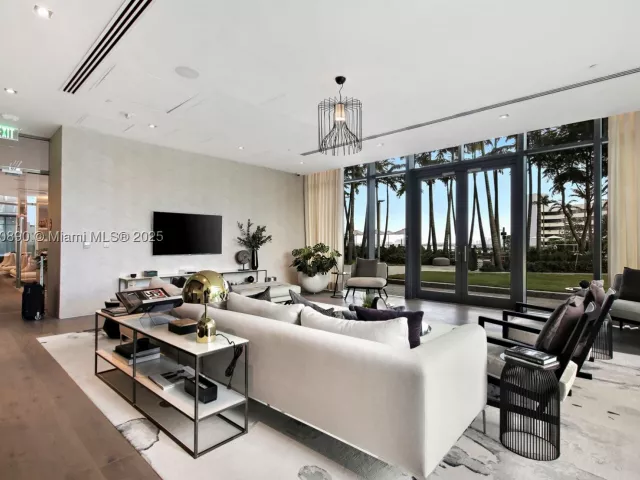 3-bedroom condo for sale in Miami - 650 NE 32nd St BH7 - MondialRealty