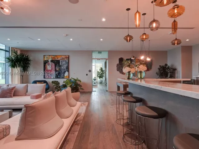 3-bedroom condo for sale in Miami - 650 NE 32nd St BH7 - MondialRealty