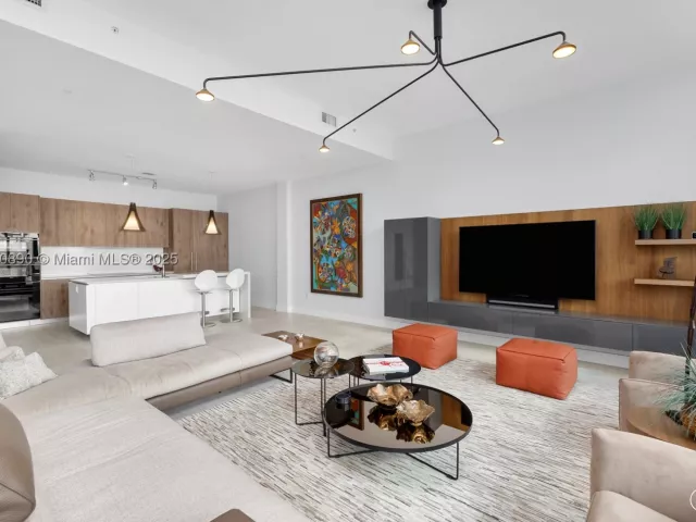 3-bedroom condo for sale in Miami - 650 NE 32nd St BH7 - MondialRealty