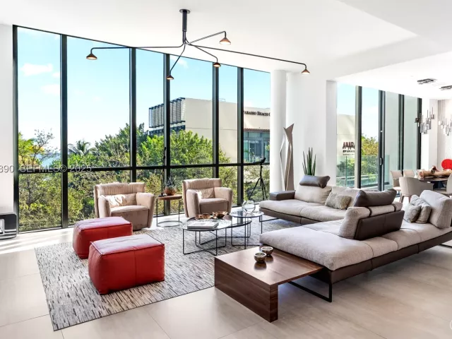 3-bedroom condo for sale in Miami - 650 NE 32nd St BH7 - MondialRealty