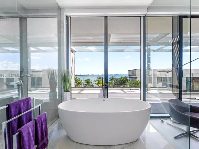 3-bedroom condo for sale in Miami - 650 NE 32nd St BH7 - MondialRealty