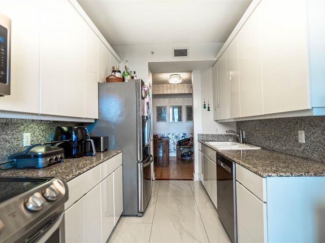 Apartment for sale  Unit #903 - photo 6661104