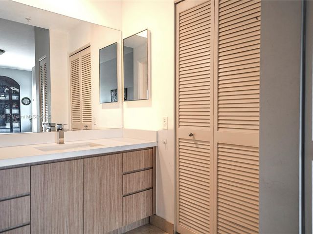 Apartment for sale  Unit #903 - photo 6661110