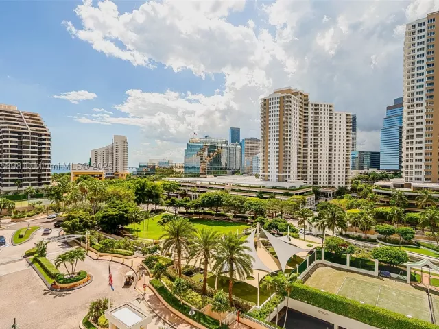 2-bedroom condo for sale in Miami - 888 Brickell Key Dr 903 - MondialRealty