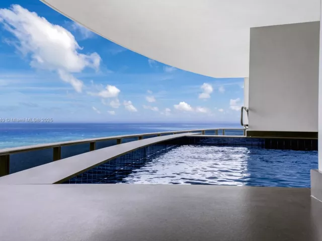 3-bedroom condo for sale in Sunny Isles Beach - 18555 Collins Ave 2805 - MondialRealty