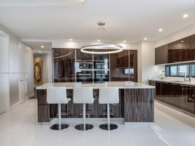 3-bedroom condo for sale in Sunny Isles Beach - 18555 Collins Ave 2805 - MondialRealty