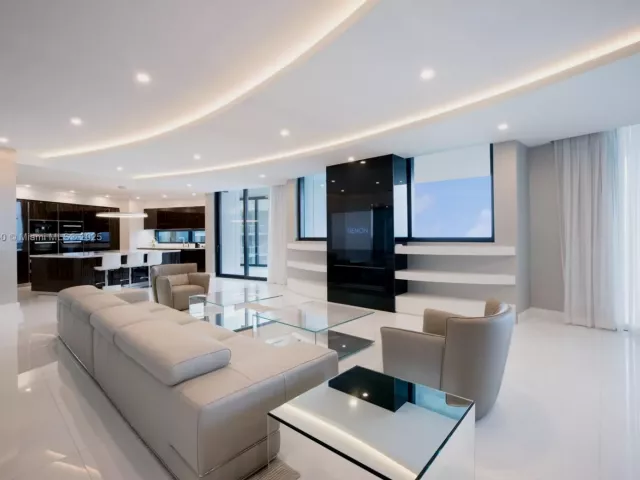 3-bedroom condo for sale in Sunny Isles Beach - 18555 Collins Ave 2805 - MondialRealty