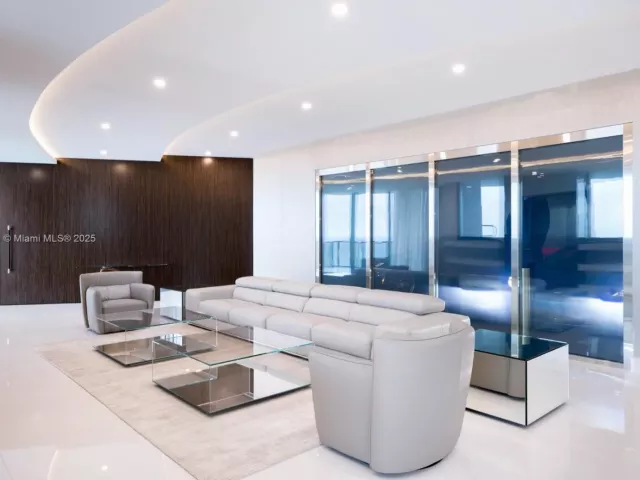 3-bedroom condo for sale in Sunny Isles Beach - 18555 Collins Ave 2805 - MondialRealty