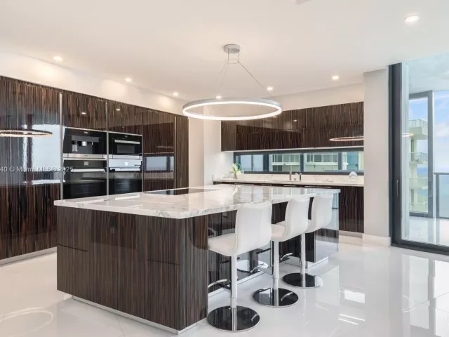 3-bedroom condo for sale in Sunny Isles Beach - 18555 Collins Ave 2805 - MondialRealty