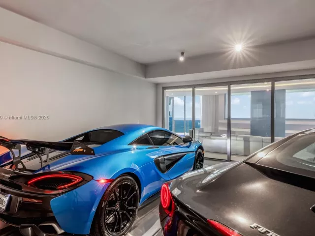 3-bedroom condo for sale in Sunny Isles Beach - 18555 Collins Ave 2805 - MondialRealty