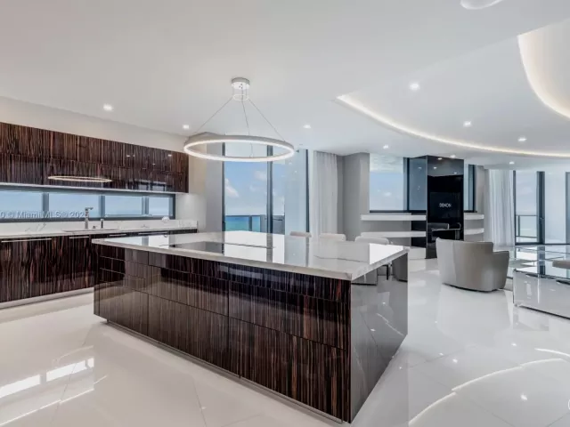 3-bedroom condo for sale in Sunny Isles Beach - 18555 Collins Ave 2805 - MondialRealty