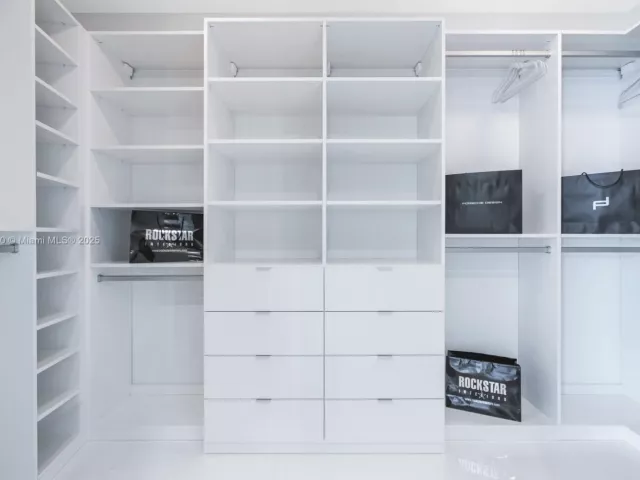 3-bedroom condo for sale in Sunny Isles Beach - 18555 Collins Ave 2805 - MondialRealty