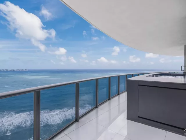 3-bedroom condo for sale in Sunny Isles Beach - 18555 Collins Ave 2805 - MondialRealty