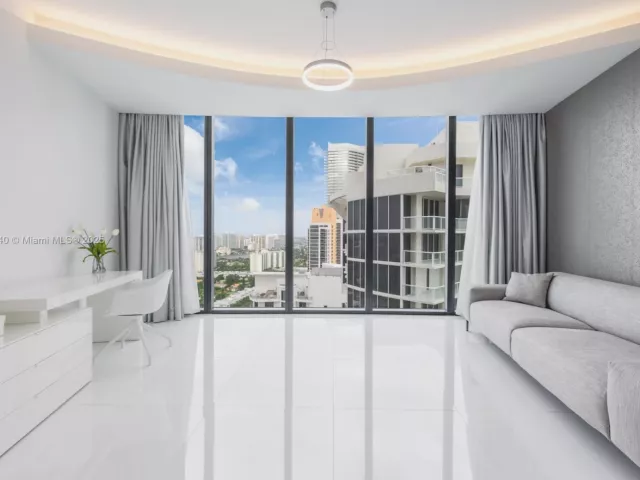 3-bedroom condo for sale in Sunny Isles Beach - 18555 Collins Ave 2805 - MondialRealty