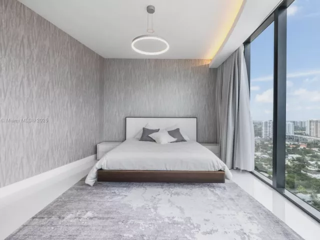 3-bedroom condo for sale in Sunny Isles Beach - 18555 Collins Ave 2805 - MondialRealty