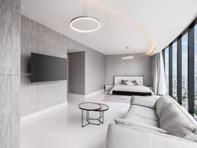 3-bedroom condo for sale in Sunny Isles Beach - 18555 Collins Ave 2805 - MondialRealty