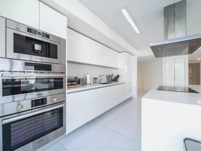 3-bedroom condo for sale in Sunny Isles Beach - 300 Sunny Isles Blvd 4-1901 - MondialRealty