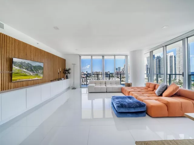 3-bedroom condo for sale in Sunny Isles Beach - 300 Sunny Isles Blvd 4-1901 - MondialRealty