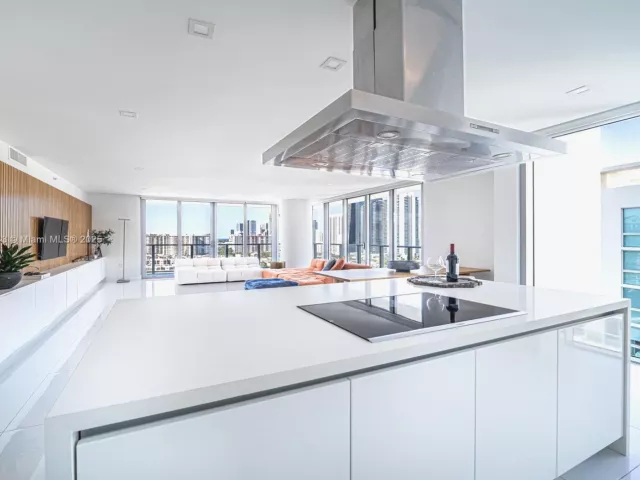 3-bedroom condo for sale in Sunny Isles Beach - 300 Sunny Isles Blvd 4-1901 - MondialRealty