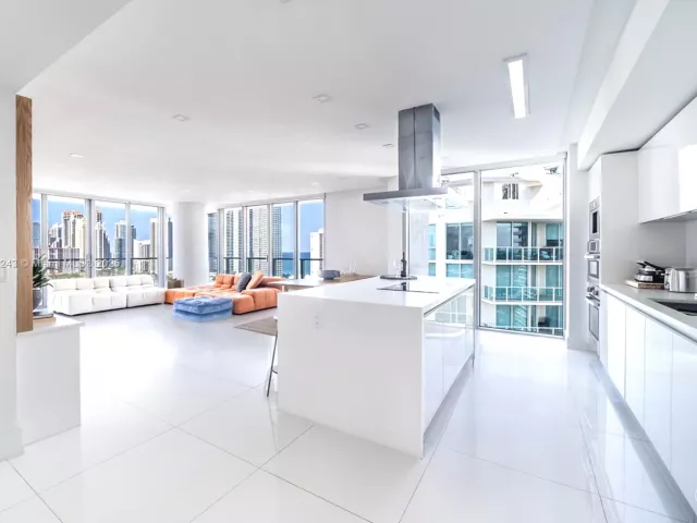 3-bedroom condo for sale in Sunny Isles Beach - 300 Sunny Isles Blvd 4-1901 - MondialRealty