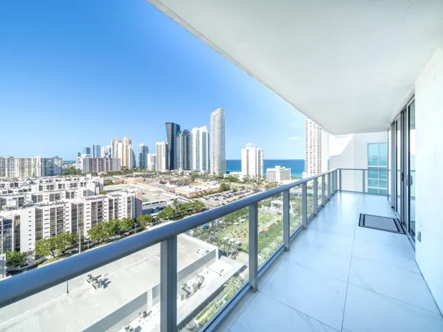 3-bedroom condo for sale in Sunny Isles Beach - 300 Sunny Isles Blvd 4-1901 - MondialRealty