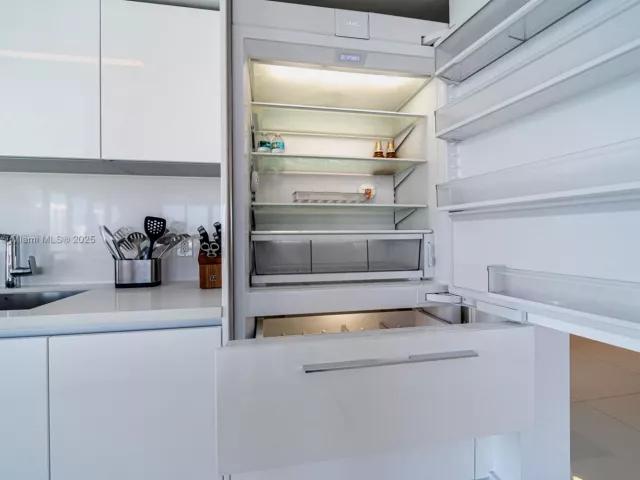 3-bedroom condo for sale in Sunny Isles Beach - 300 Sunny Isles Blvd 4-1901 - MondialRealty