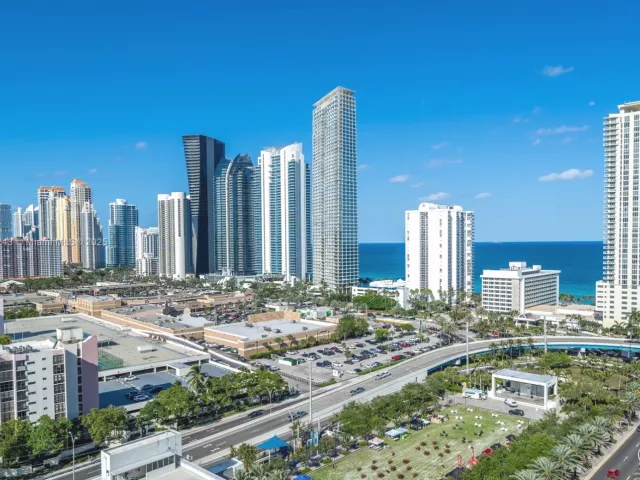 3-bedroom condo for sale in Sunny Isles Beach - 300 Sunny Isles Blvd 4-1901 - MondialRealty