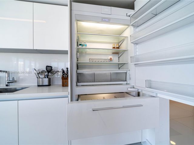 Apartment for sale  Unit #4-1901 - photo 6659251