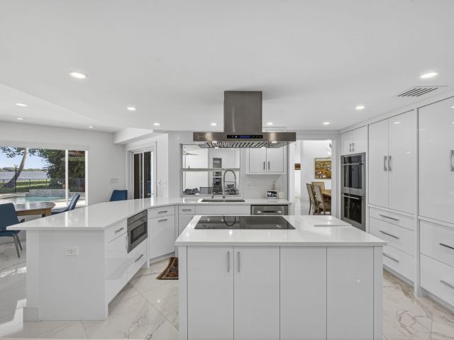 Home for sale at 4 Woodbrook Circle - photo 6682611