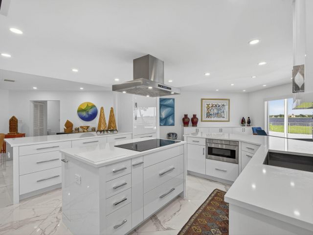 Home for sale at 4 Woodbrook Circle - photo 6682613