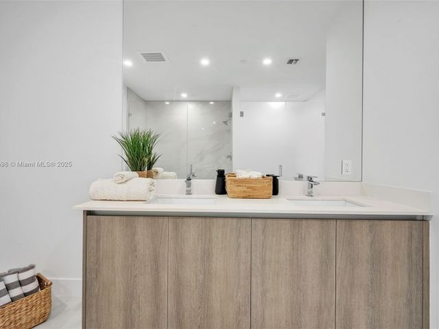 Apartment for rent  Unit #1003 - photo 6663886